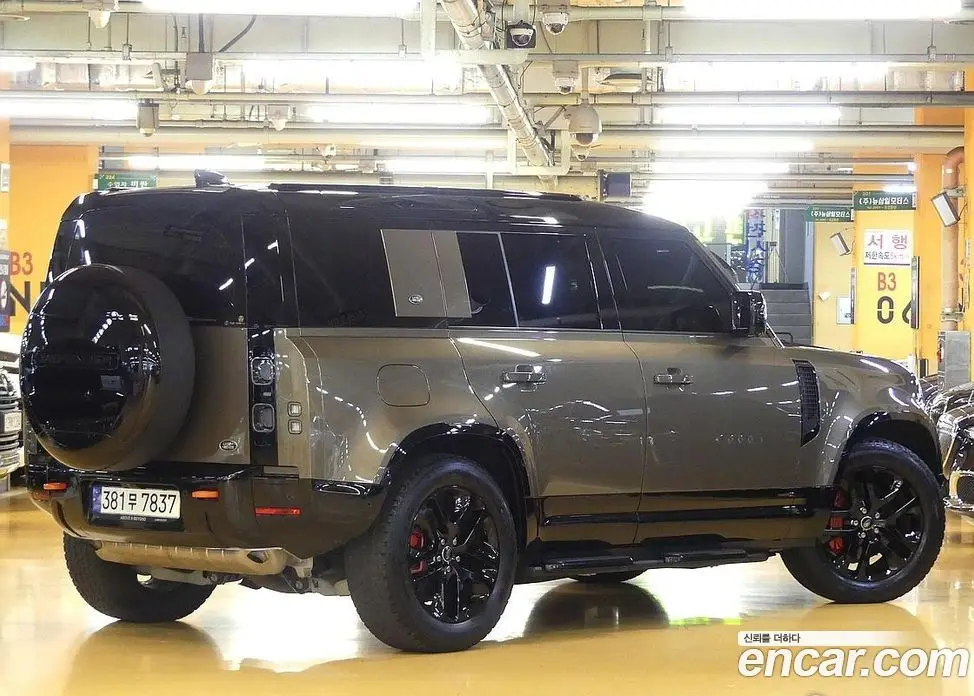 Land Rover Defender 2023 3.0 автомат (гидро), фото 3