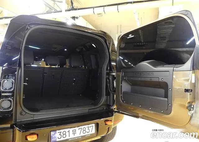 Land Rover Defender 2023 3.0 автомат (гидро), миниатюра 10