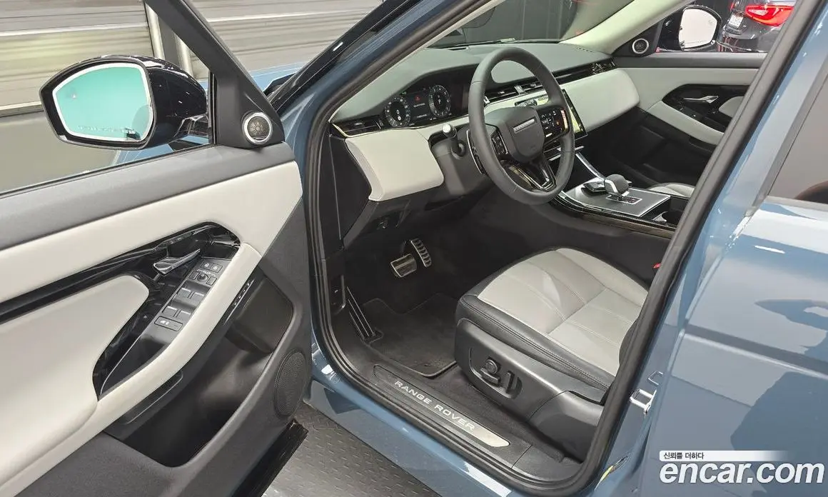 Land Rover Range Rover Evoque 2024 2.0 автомат (гидро), фото 10