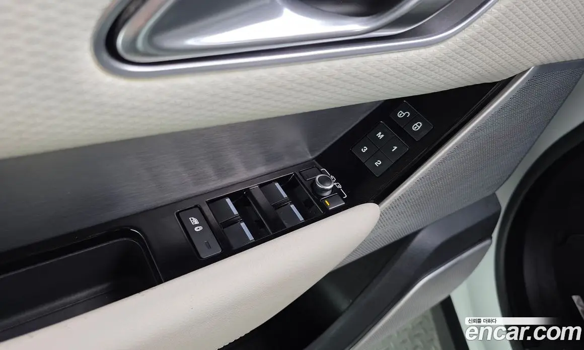 Land Rover Range Rover Velar 2018 2.0 автомат (гидро), фото 18 Land Rover Range Rover Velar 2018 2.0 автомат (гидро), фото 18