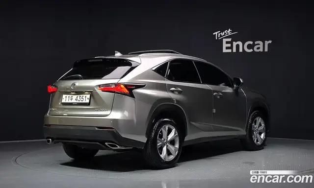 Lexus NX 2015 2.0 автомат (гидро), миниатюра 2