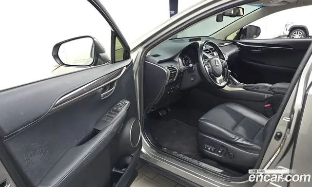 Lexus NX 2015 2.0 автомат (гидро), миниатюра 10