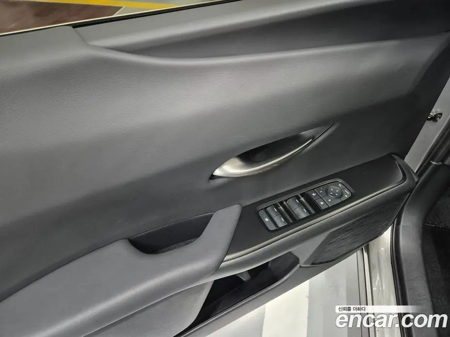 Lexus UX 2025 2.0 автомат (вариатор), фото 12