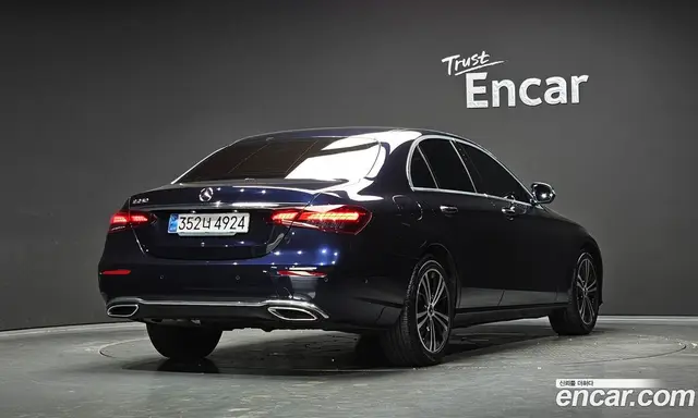 Mercedes-Benz E-Class 2022 2.0 автомат (гидро), миниатюра 2