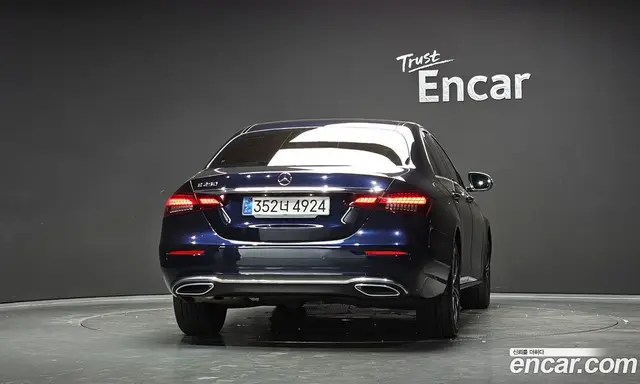 Mercedes-Benz E-Class 2022 2.0 автомат (гидро), миниатюра 4