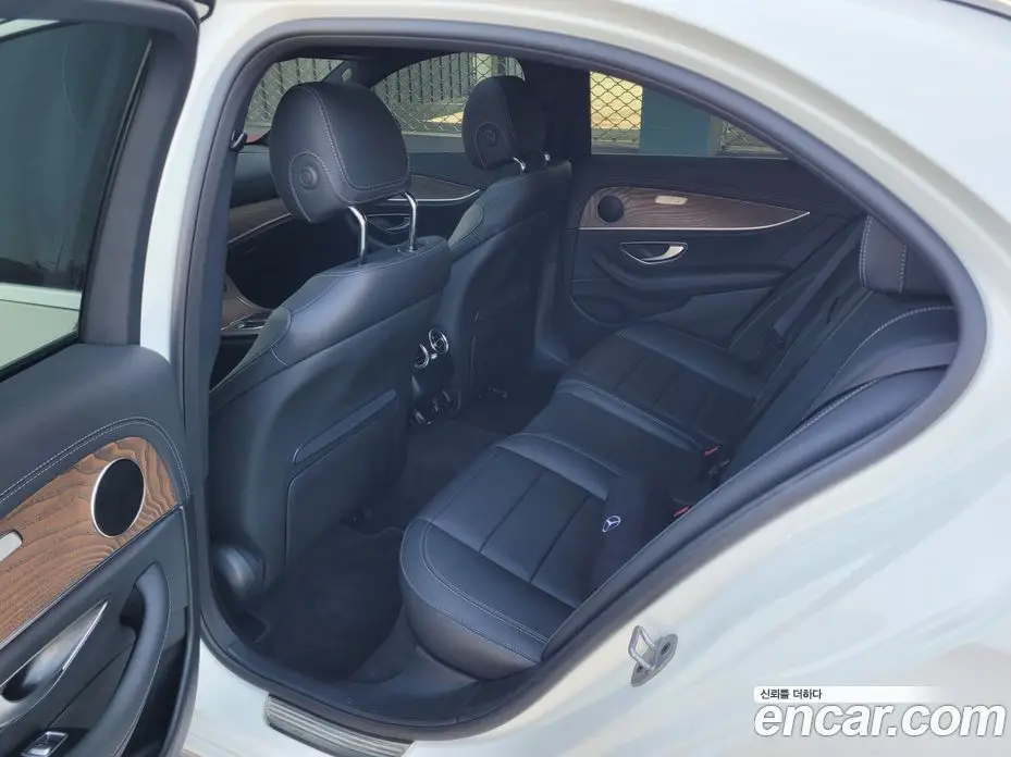 Mercedes-Benz E-Class 2022 2.0 автомат (гидро), фото 11