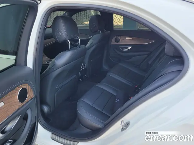 Mercedes-Benz E-Class 2022 2.0 автомат (гидро), миниатюра 11
