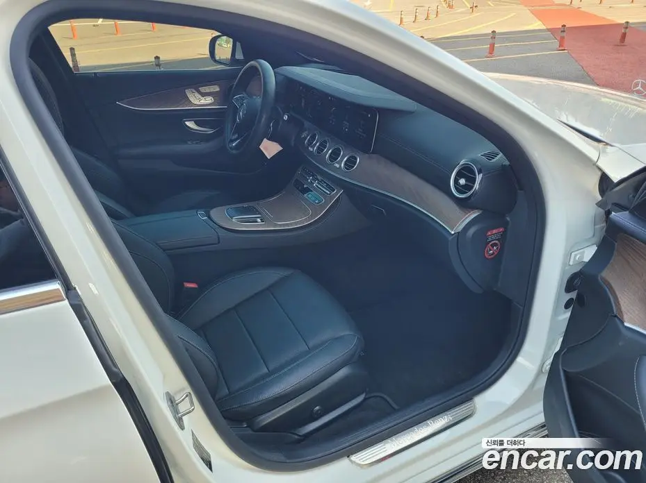 Mercedes-Benz E-Class 2022 2.0 автомат (гидро), фото 13