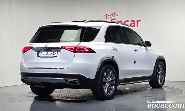 Mercedes-Benz GLE-Class 2023 2.0 автомат (гидро), миниатюра 2
