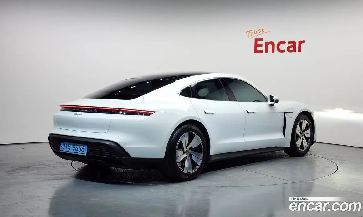 Porsche Taycan 2023 0.1 автомат (гидро), фото 2 Porsche Taycan 2023 0.1 автомат (гидро), фото 2