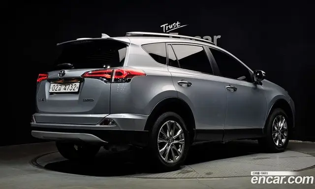 Toyota RAV4 2018 2.5 автомат (гидро), миниатюра 2