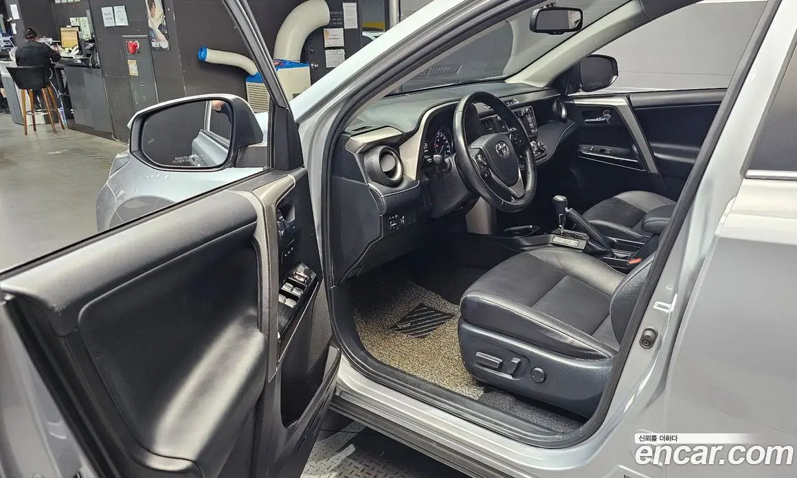 Toyota RAV4 2018 2.5 автомат (гидро), фото 10