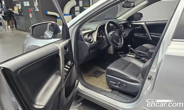 Toyota RAV4 2018 2.5 автомат (гидро), миниатюра 10