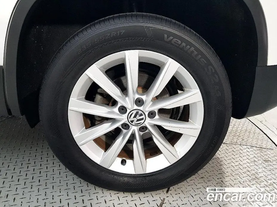 Volkswagen Tiguan 2015 2.0 автомат (гидро), фото 20 Volkswagen Tiguan 2015 2.0 автомат (гидро), фото 20