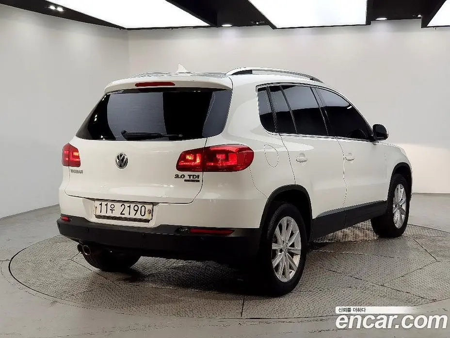 Volkswagen Tiguan 2015 2.0 автомат (гидро), фото 4 Volkswagen Tiguan 2015 2.0 автомат (гидро), фото 4
