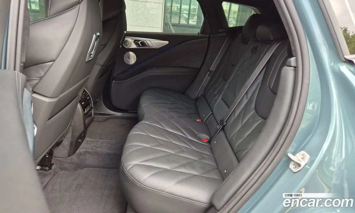 BMW XM 2025 4.4 автомат (гидро), фото 18 BMW XM 2025 4.4 автомат (гидро), фото 18