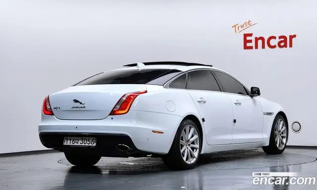 Jaguar XJ 2016 3.0 автомат (гидро), миниатюра 2