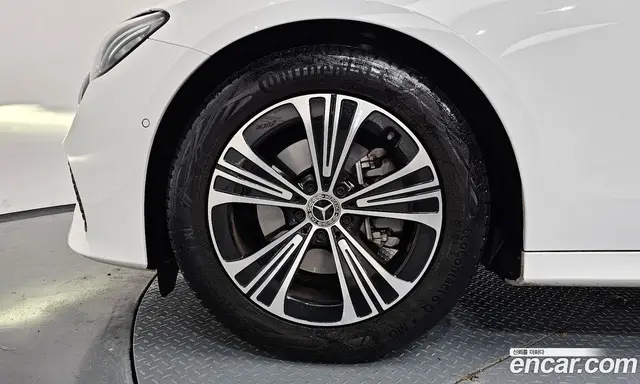 Mercedes-Benz E-Class 2025 2.0 автомат (гидро), миниатюра 5