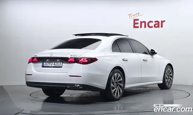 Mercedes-Benz E-Class 2026 2.0 автомат (гидро), миниатюра 2