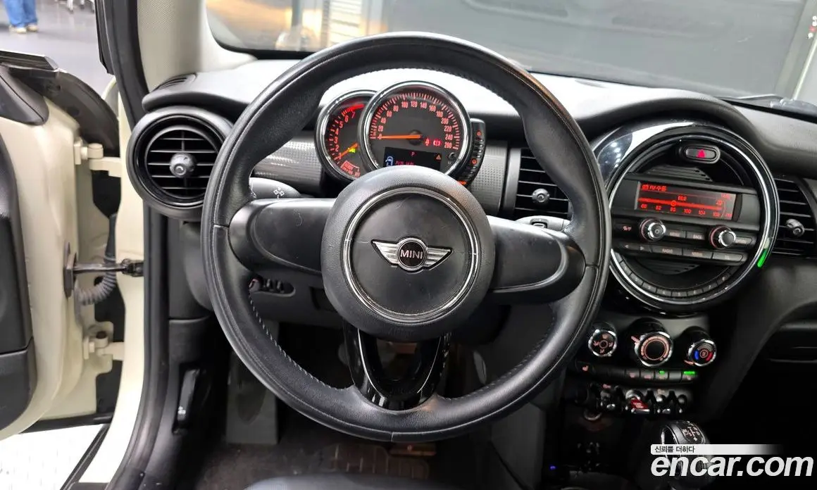 Mini Cooper 2014 1.5 автомат (гидро), фото 13 Mini Cooper 2014 1.5 автомат (гидро), фото 13