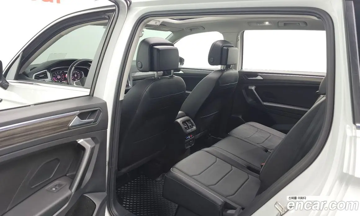 Volkswagen Tiguan 2023 2.0 автомат (гидро), фото 11 Volkswagen Tiguan 2023 2.0 автомат (гидро), фото 11