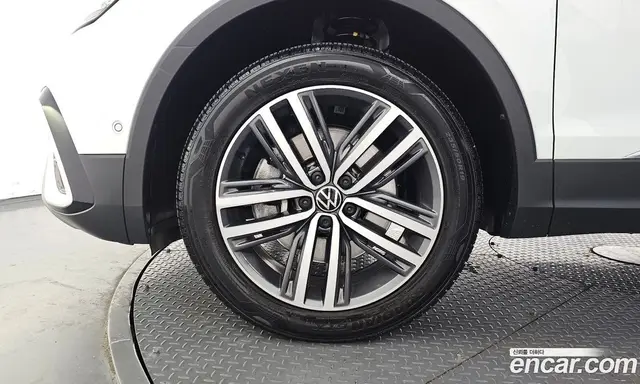 Volkswagen Tiguan 2023 2.0 автомат (гидро), миниатюра 5 Volkswagen Tiguan 2023 2.0 автомат (гидро), миниатюра 5