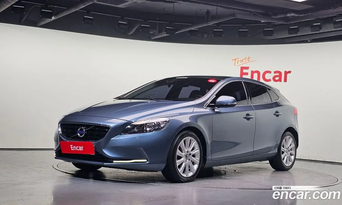 Volvo V40 2014 1.6 автомат (гидро), фото 1 Volvo V40 2014 1.6 автомат (гидро), фото 1