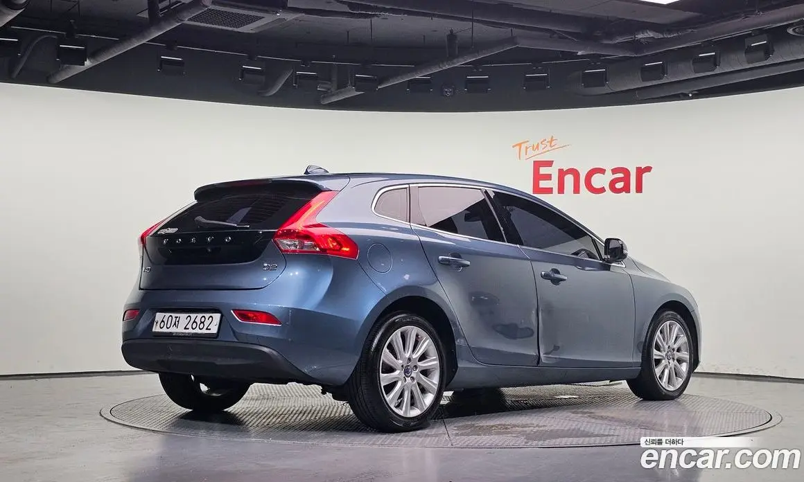 Volvo V40 2014 1.6 автомат (гидро), фото 2 Volvo V40 2014 1.6 автомат (гидро), фото 2
