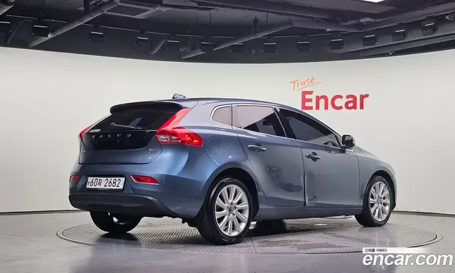 Volvo V40 2014 1.6 автомат (гидро), миниатюра 2 Volvo V40 2014 1.6 автомат (гидро), миниатюра 2