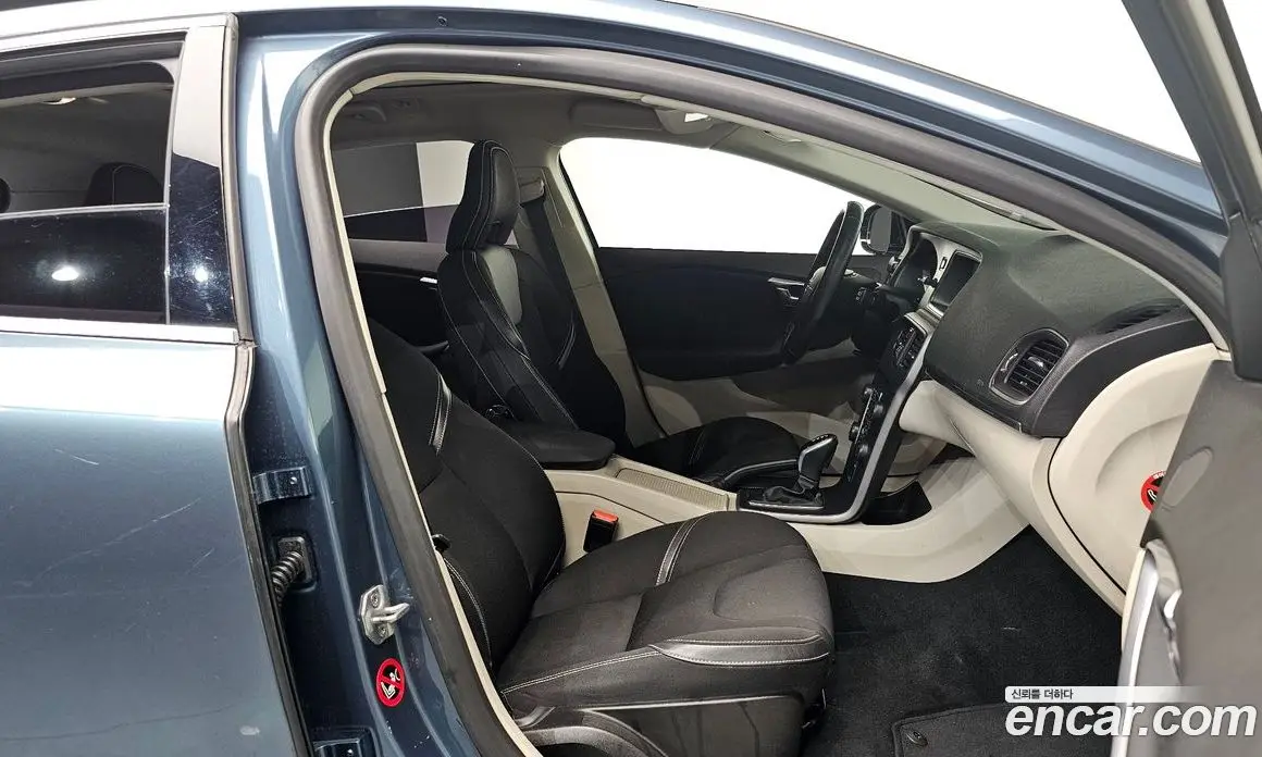 Volvo V40 2014 1.6 автомат (гидро), фото 12 Volvo V40 2014 1.6 автомат (гидро), фото 12