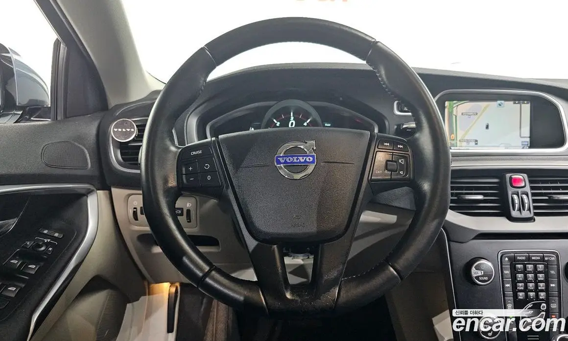 Volvo V40 2014 1.6 автомат (гидро), фото 13 Volvo V40 2014 1.6 автомат (гидро), фото 13