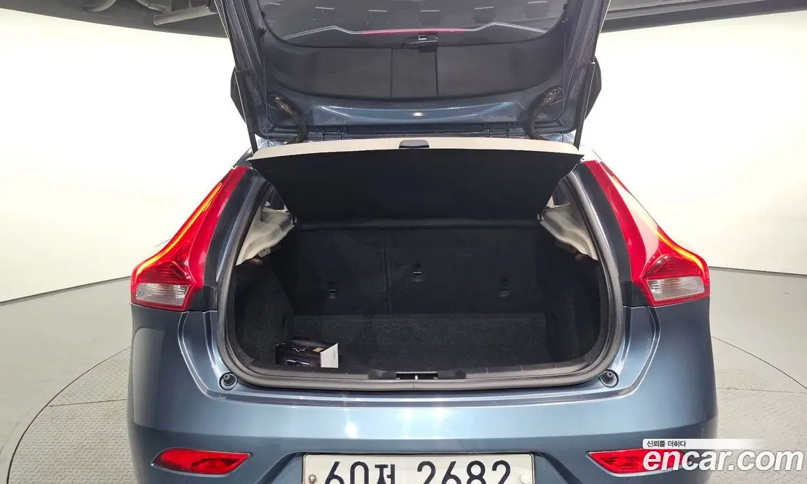 Volvo V40 2014 1.6 автомат (гидро), фото 20 Volvo V40 2014 1.6 автомат (гидро), фото 20
