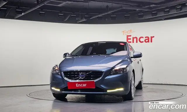 Volvo V40 2014 1.6 автомат (гидро), миниатюра 3 Volvo V40 2014 1.6 автомат (гидро), миниатюра 3