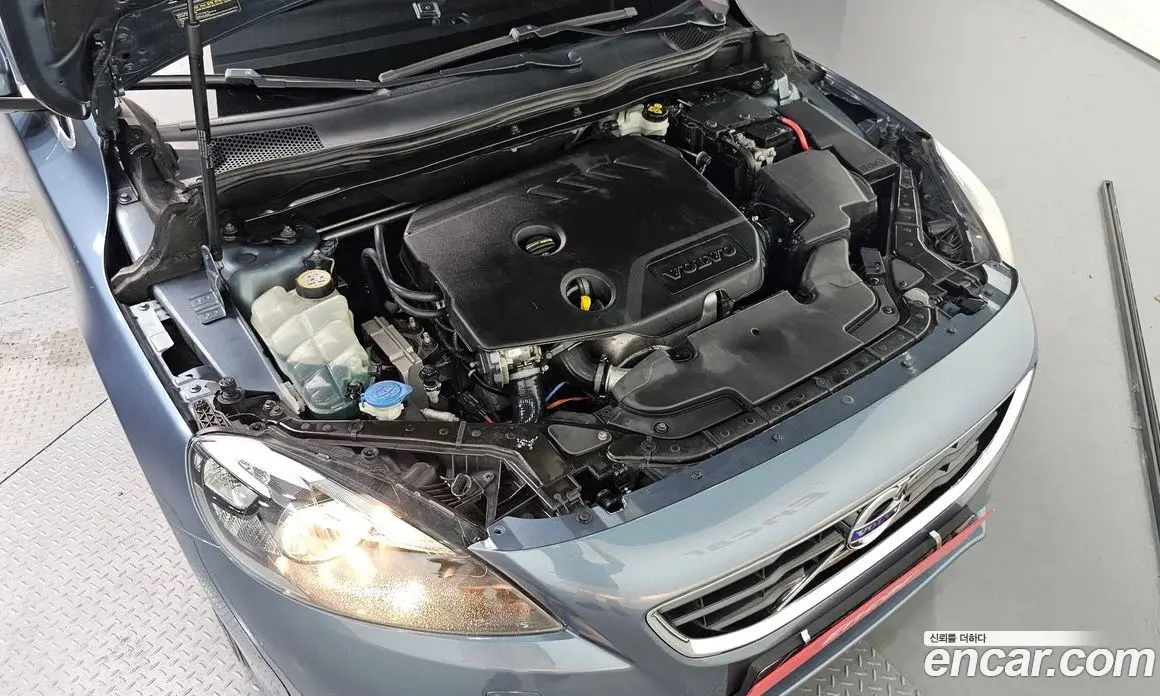 Volvo V40 2014 1.6 автомат (гидро), фото 6 Volvo V40 2014 1.6 автомат (гидро), фото 6