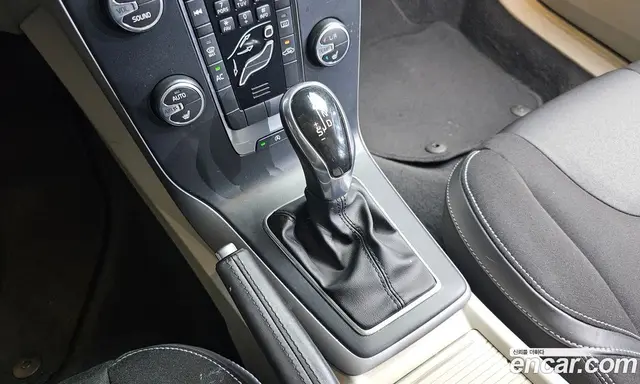 Volvo V40 2014 1.6 автомат (гидро), миниатюра 9 Volvo V40 2014 1.6 автомат (гидро), миниатюра 9