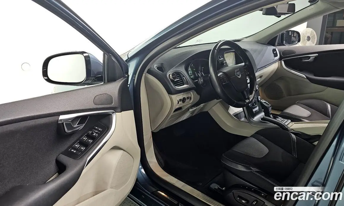 Volvo V40 2014 1.6 автомат (гидро), фото 10 Volvo V40 2014 1.6 автомат (гидро), фото 10