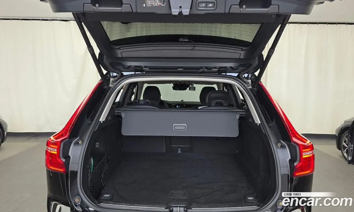 Volvo XC60 2021 2.0 автомат (гидро), фото 20