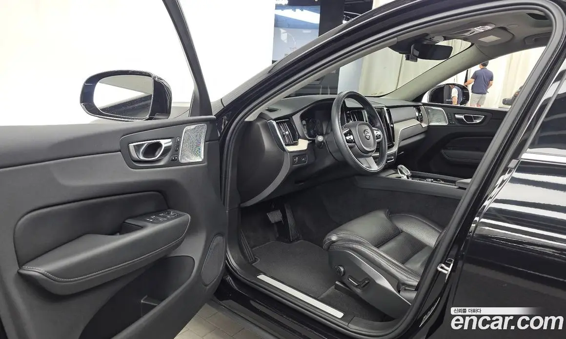 Volvo XC60 2021 2.0 автомат (гидро), фото 10