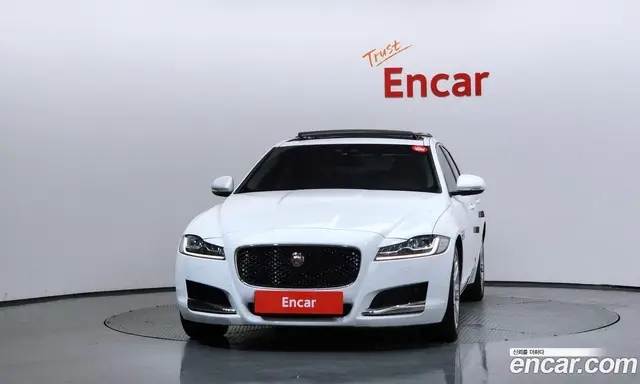 Jaguar XF 2016 2.0 автомат (гидро), миниатюра 3