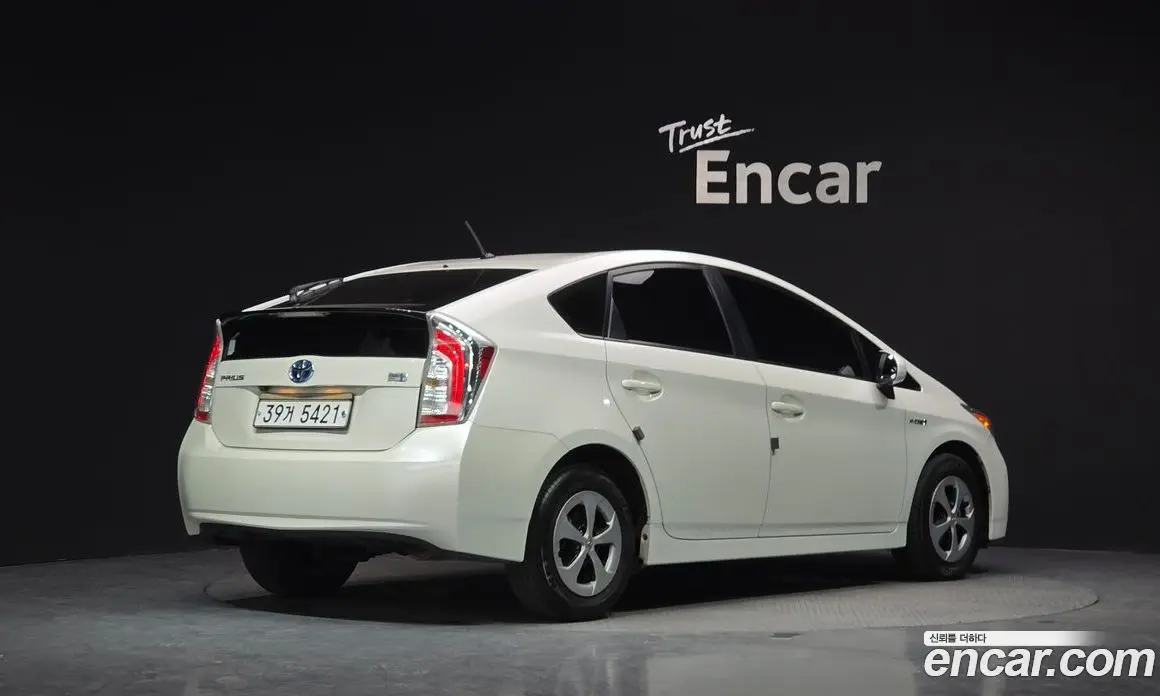 Toyota Prius 2015 1.8 автомат (гидро), фото 2 Toyota Prius 2015 1.8 автомат (гидро), фото 2
