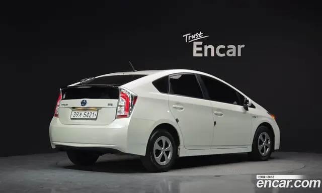 Toyota Prius 2015 1.8 автомат (гидро), миниатюра 2 Toyota Prius 2015 1.8 автомат (гидро), миниатюра 2