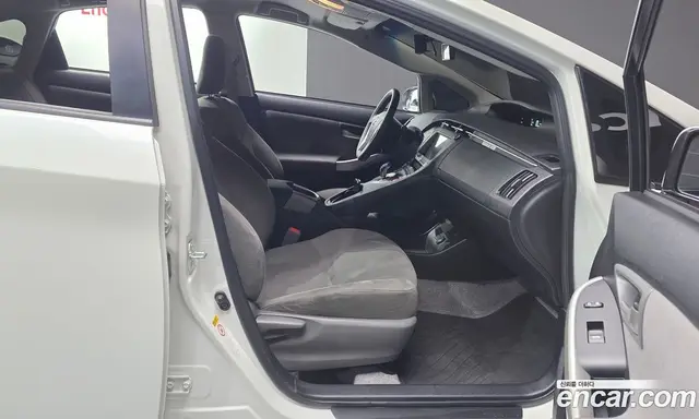 Toyota Prius 2015 1.8 автомат (гидро), миниатюра 11 Toyota Prius 2015 1.8 автомат (гидро), миниатюра 11