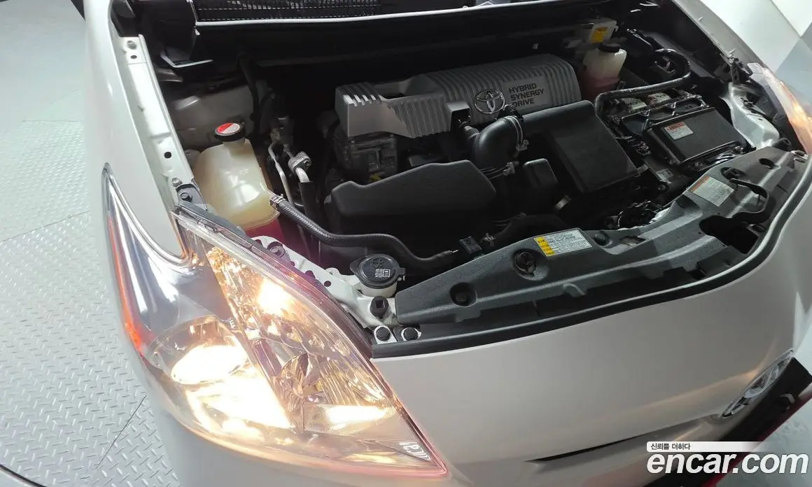 Toyota Prius 2015 1.8 автомат (гидро), фото 6 Toyota Prius 2015 1.8 автомат (гидро), фото 6