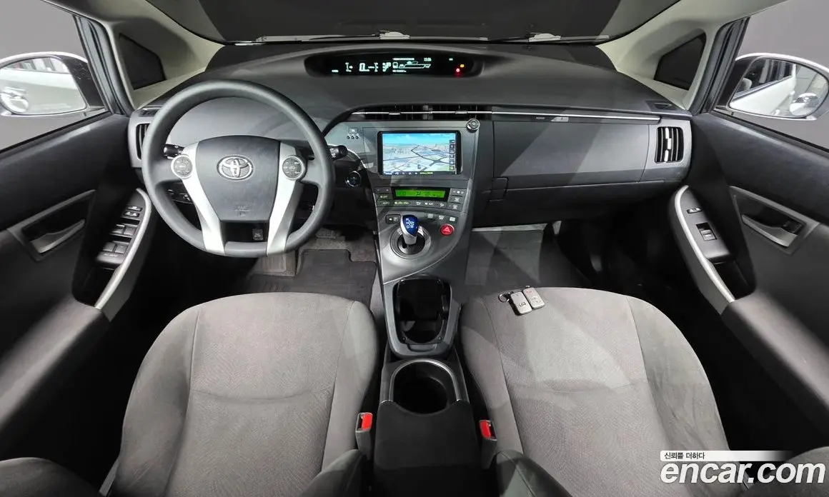 Toyota Prius 2015 1.8 автомат (гидро), фото 7 Toyota Prius 2015 1.8 автомат (гидро), фото 7