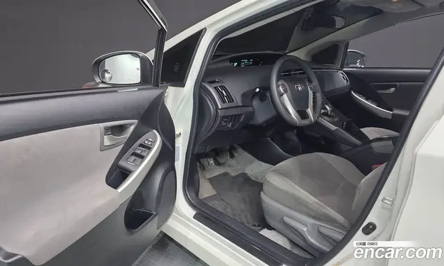 Toyota Prius 2015 1.8 автомат (гидро), миниатюра 10 Toyota Prius 2015 1.8 автомат (гидро), миниатюра 10