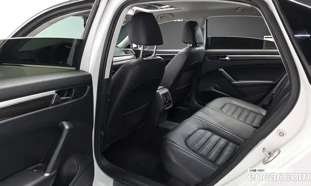 Volkswagen Passat 2018 2.0 автомат (гидро), миниатюра 12
