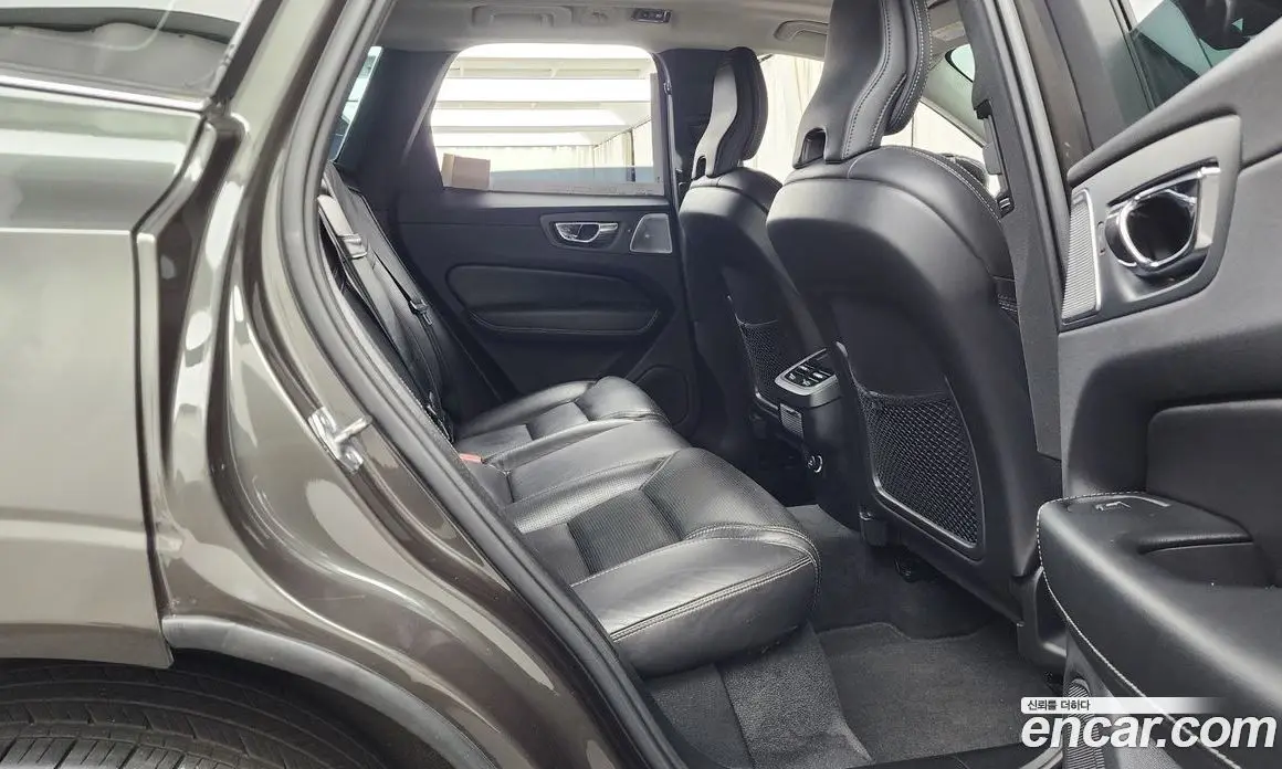 Volvo XC60 2018 2.0 автомат (гидро), фото 12 Volvo XC60 2018 2.0 автомат (гидро), фото 12