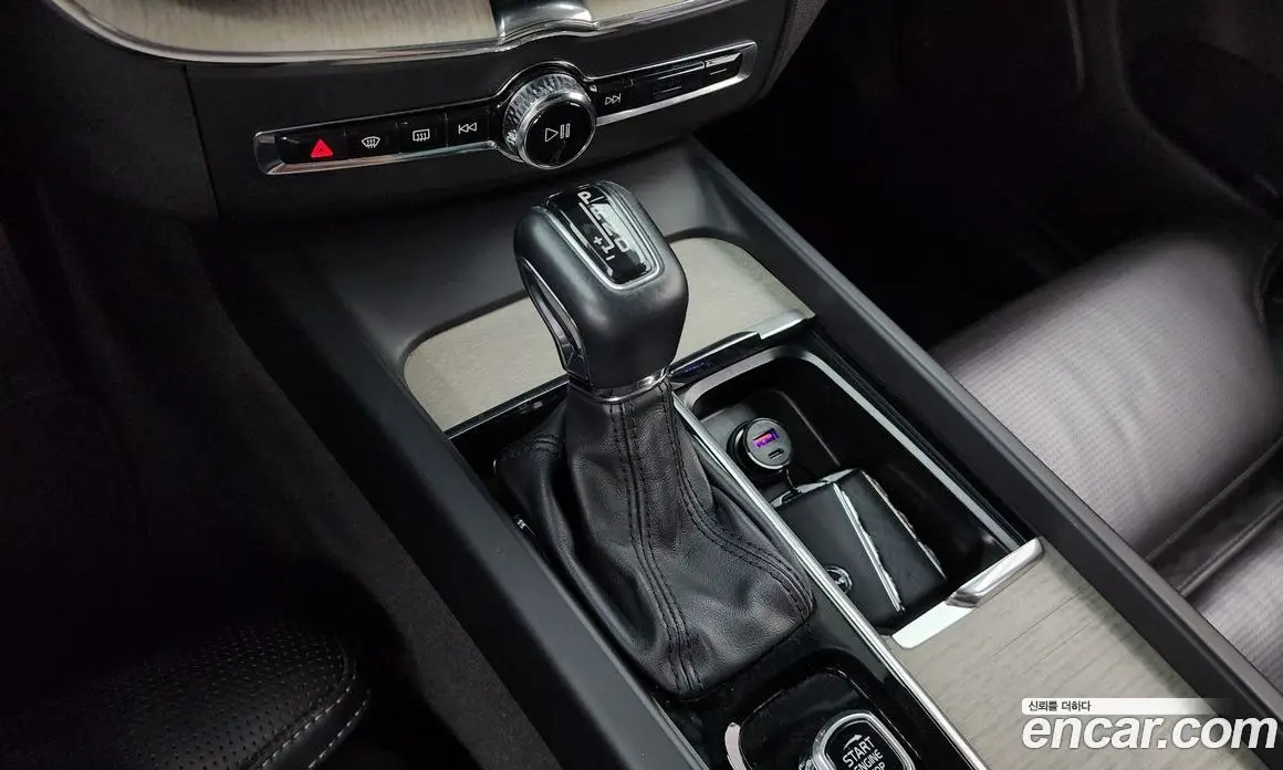 Volvo XC60 2018 2.0 автомат (гидро), фото 9 Volvo XC60 2018 2.0 автомат (гидро), фото 9