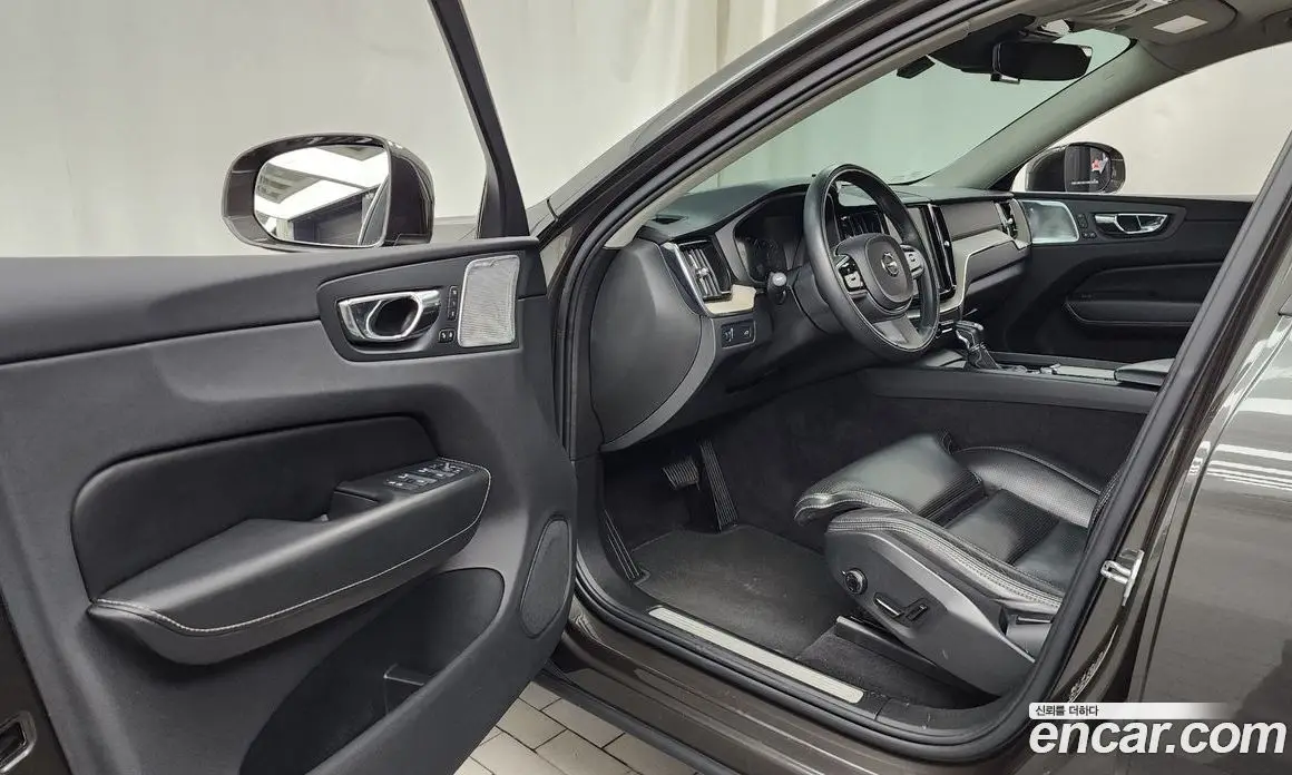 Volvo XC60 2018 2.0 автомат (гидро), фото 10 Volvo XC60 2018 2.0 автомат (гидро), фото 10
