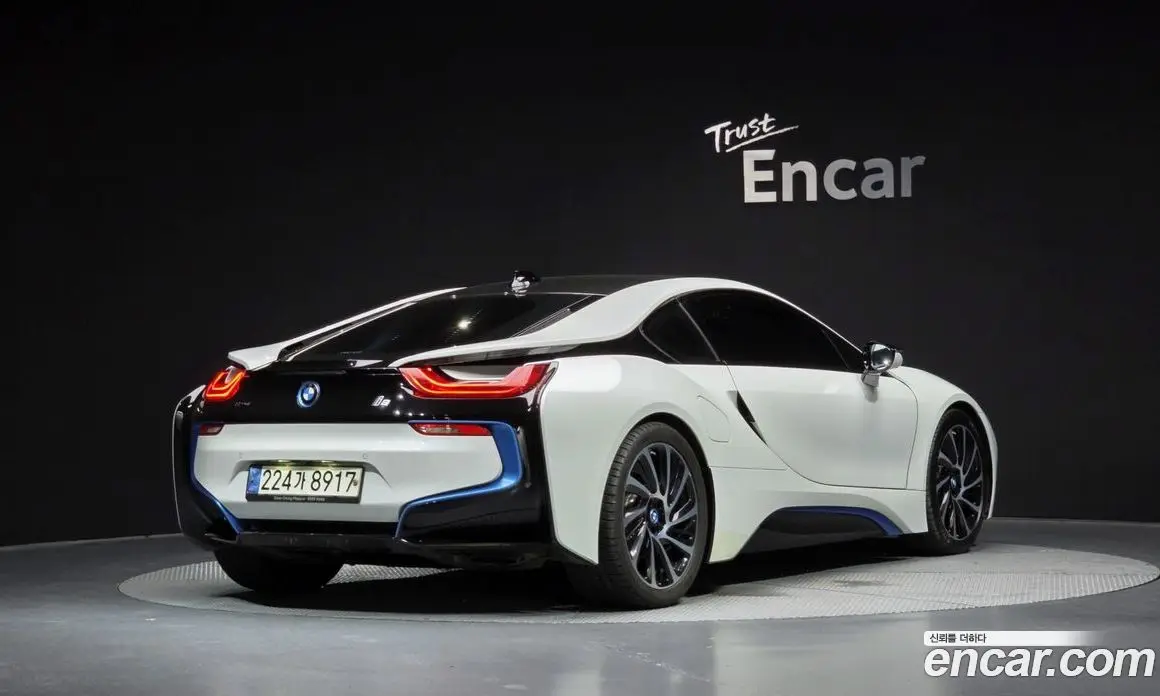 BMW i8 2016 1.5 автомат (гидро), фото 2 BMW i8 2016 1.5 автомат (гидро), фото 2